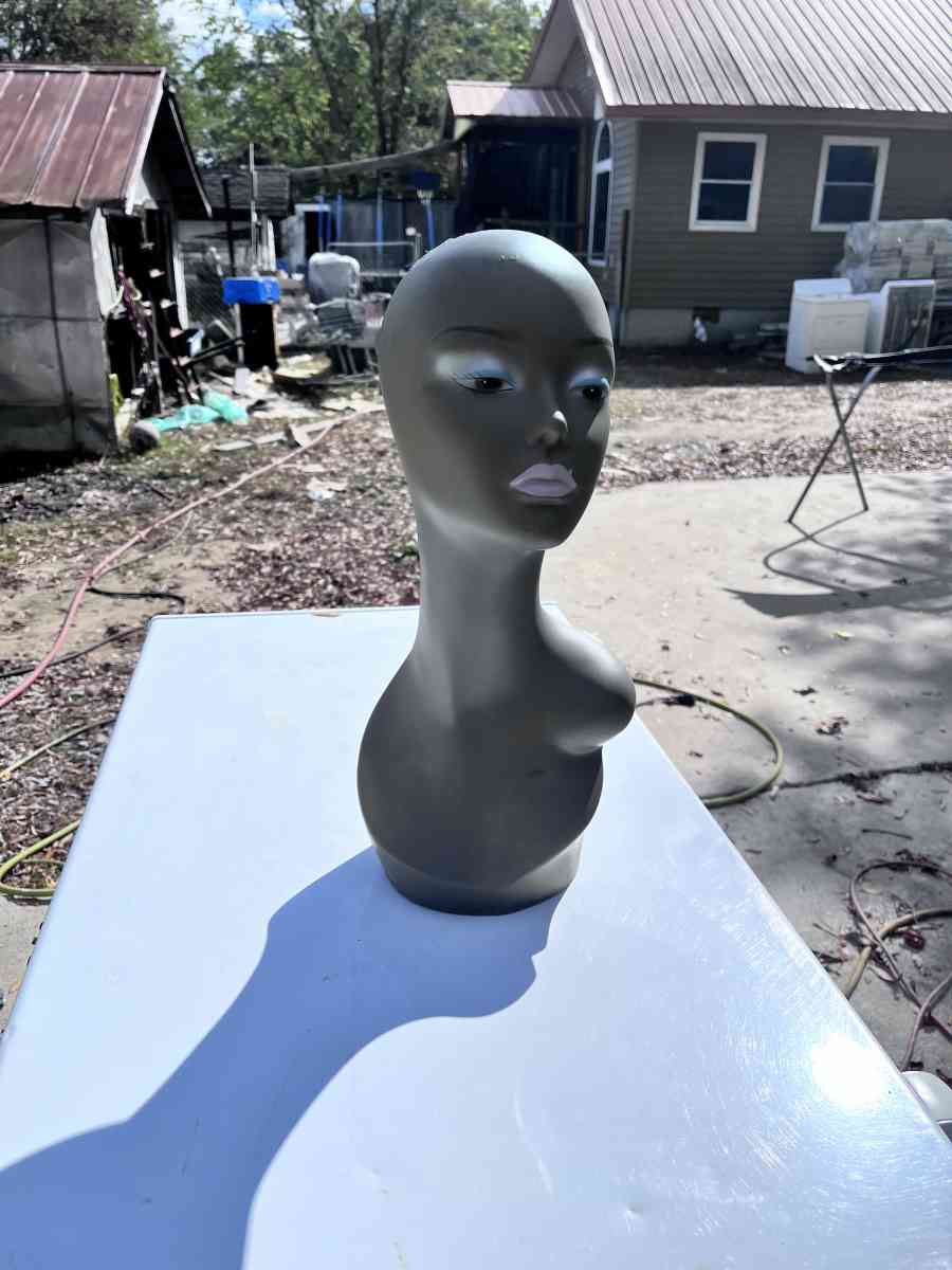female mannequin head