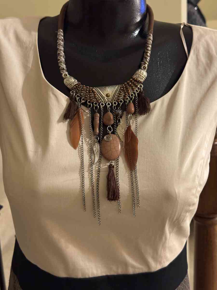 2037ITT Bohemian Style Necklace With Multilayers And Feather