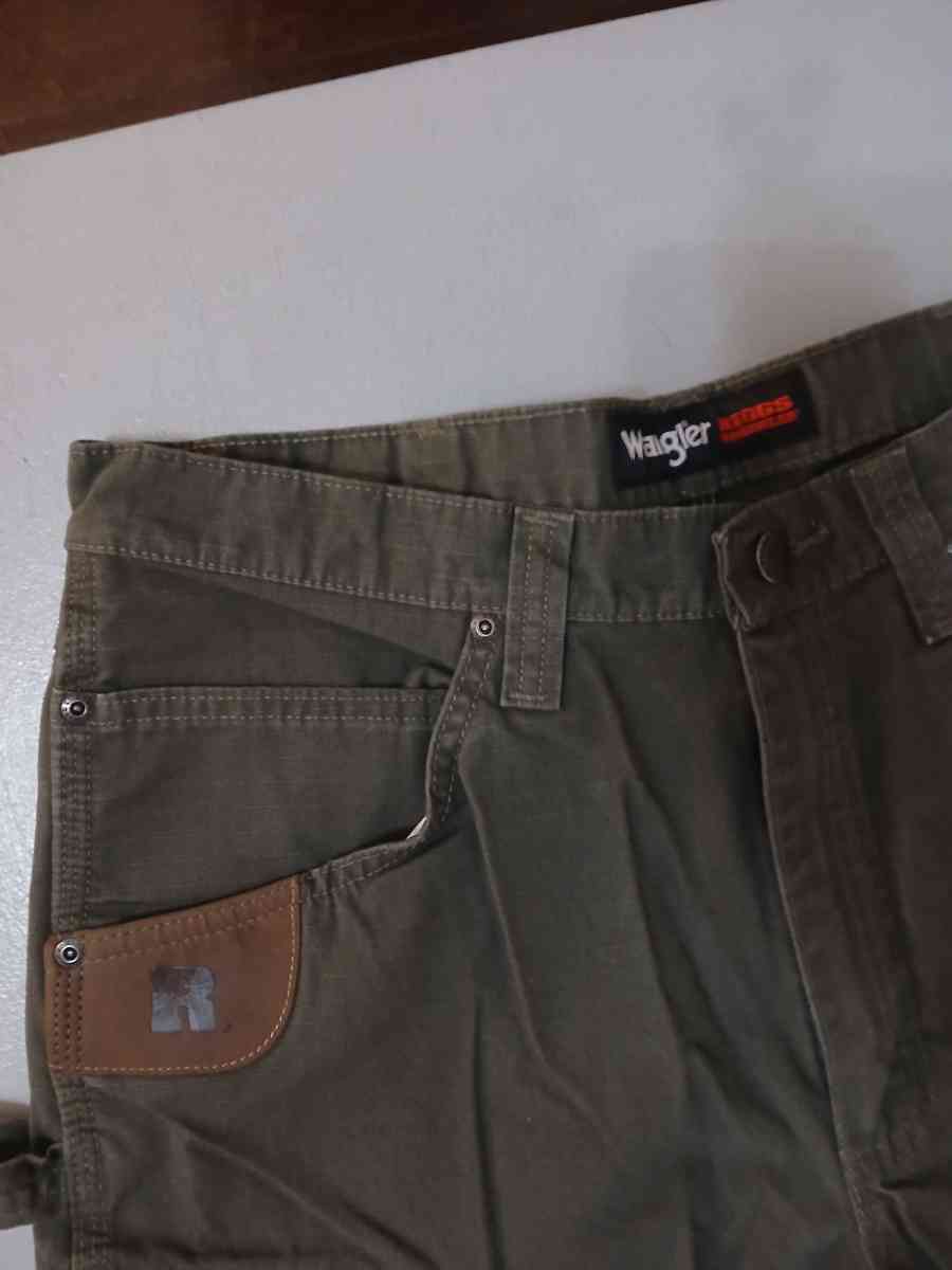 Wrangler work cargo pants 34x32
