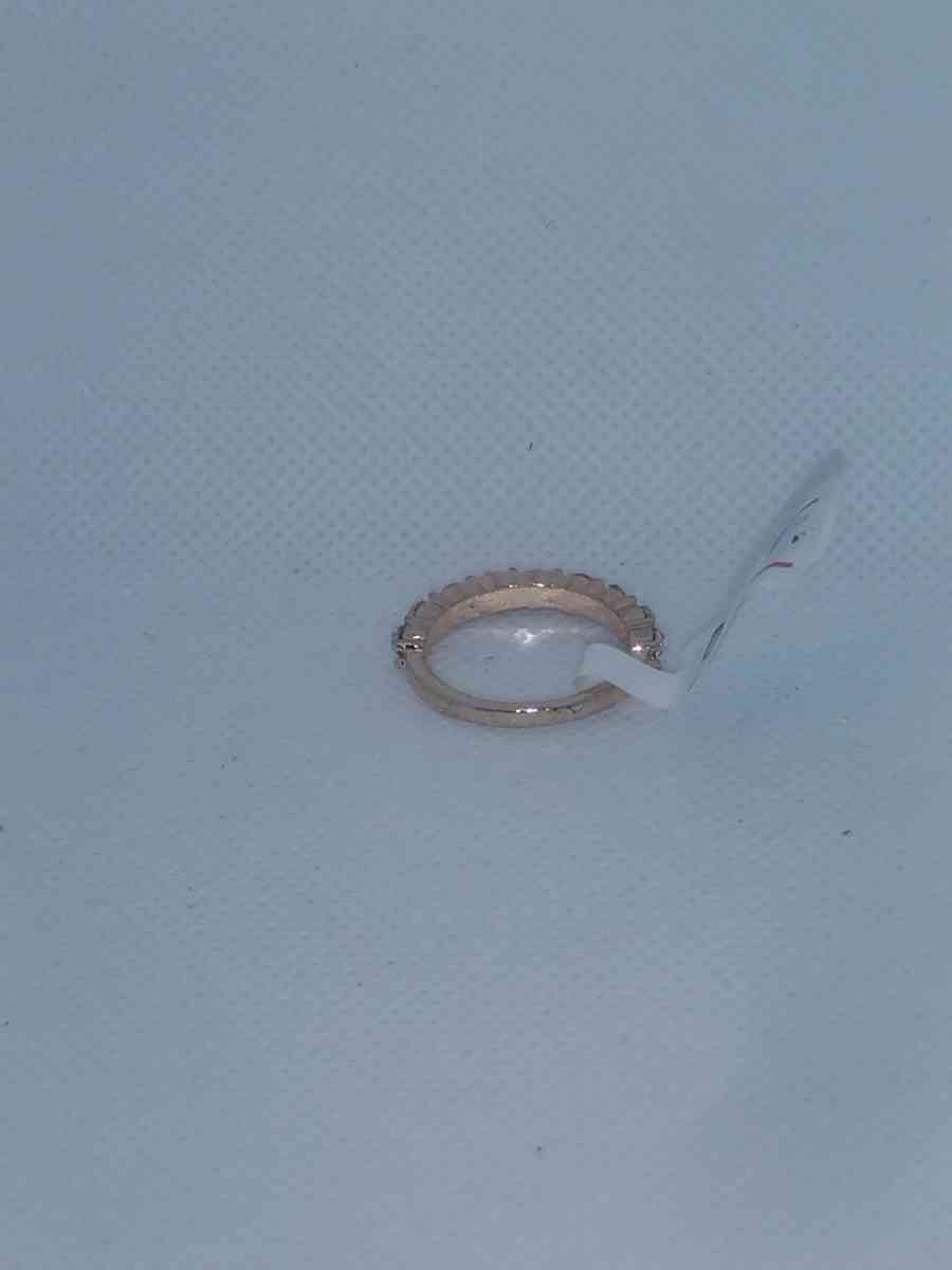 Medium White Stones Chic Rhinestone Ring