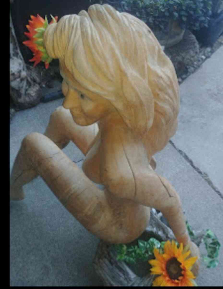 lifesize hand  chainsaw wood woman