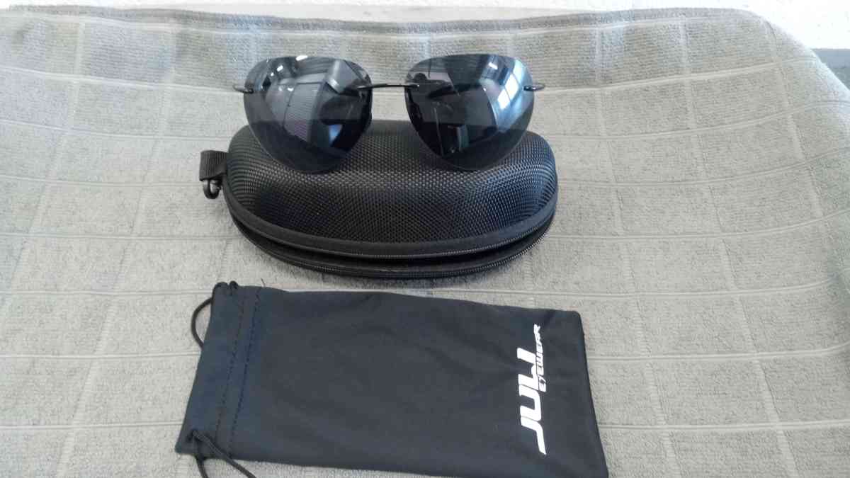 the sunglasses type aviator 58 m