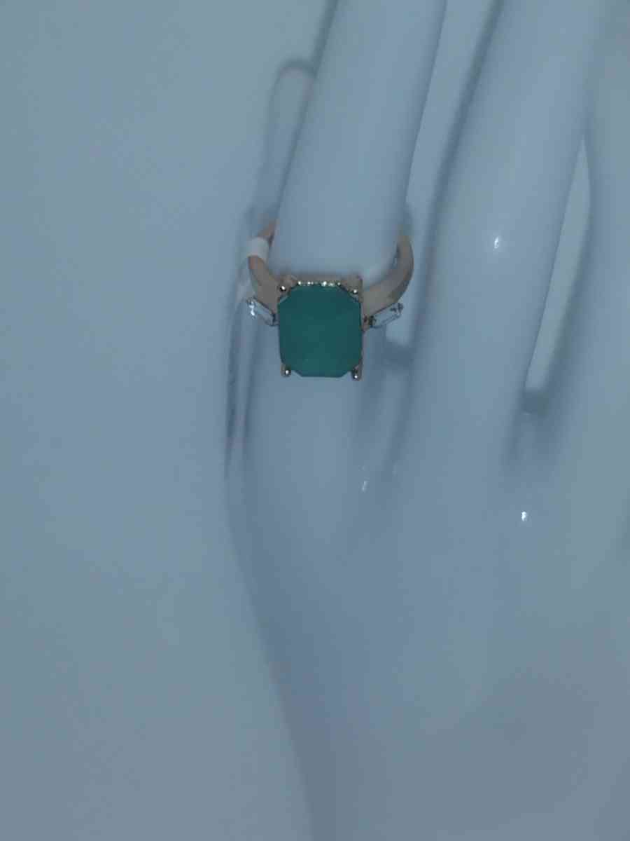 Radiant Green Chic Rhinestone Ring