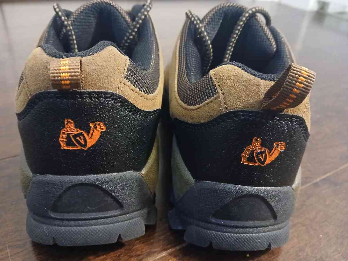 QI Feng women hiking shoes size 7