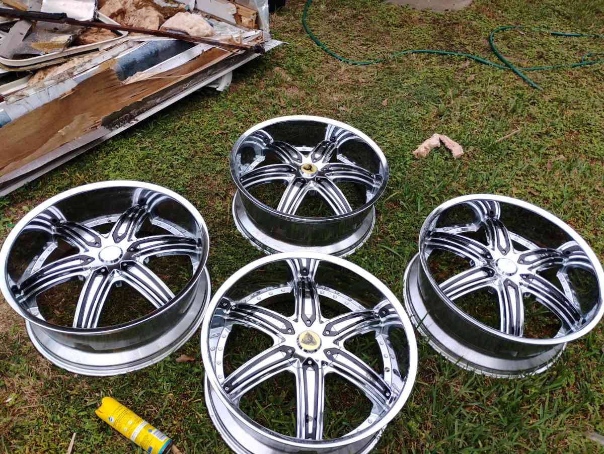 22x9 Venice 5 lug brand new rims