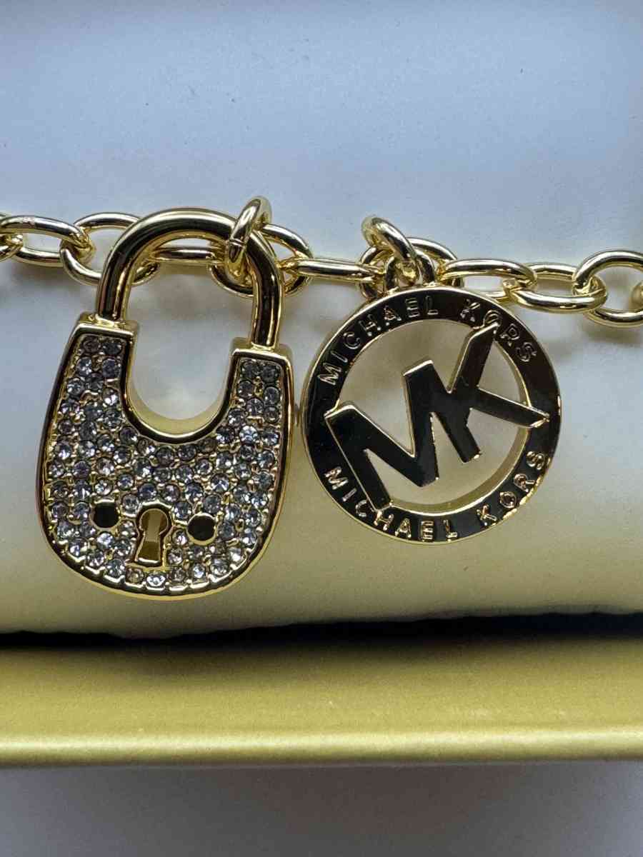 2009AIRT Michael Kors Pave Padlock Logo Chain Bracelet Goldt