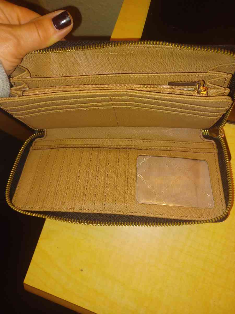 Michael kors wallet