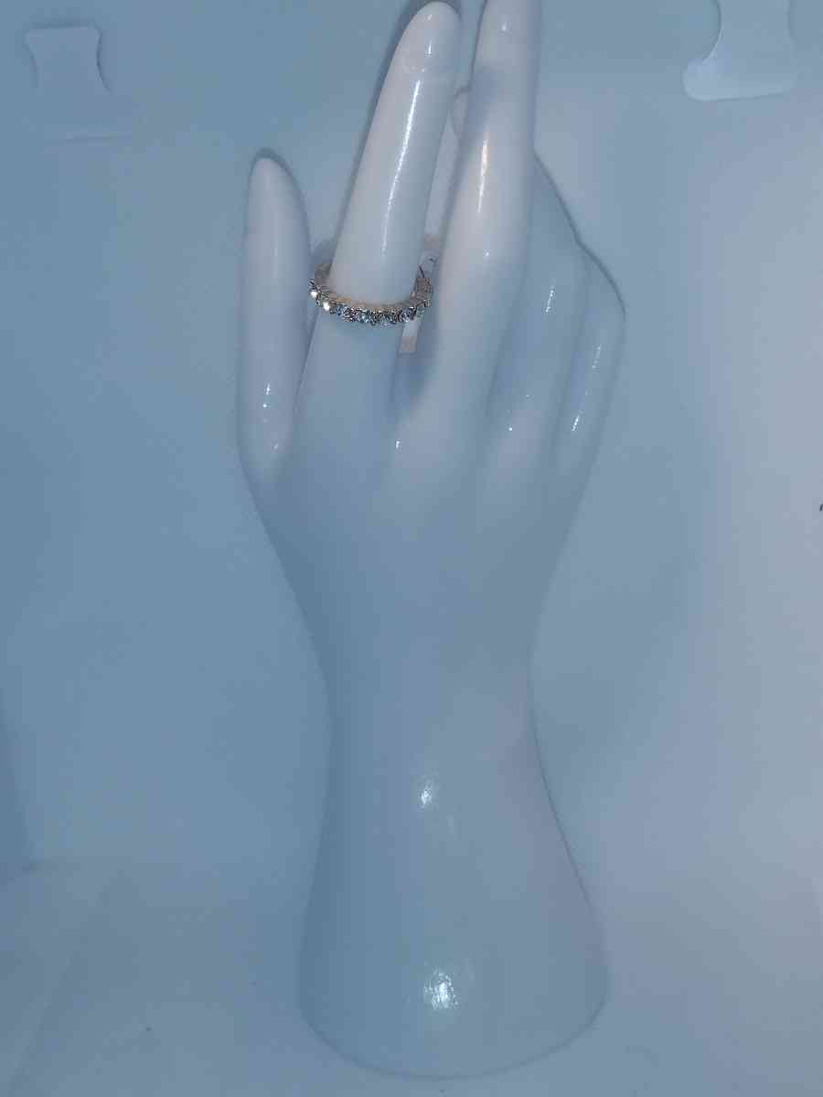 Medium White Stones Chic Rhinestone Ring