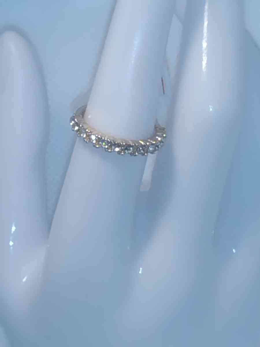 Small White Stones Chic Rhinestone Ring