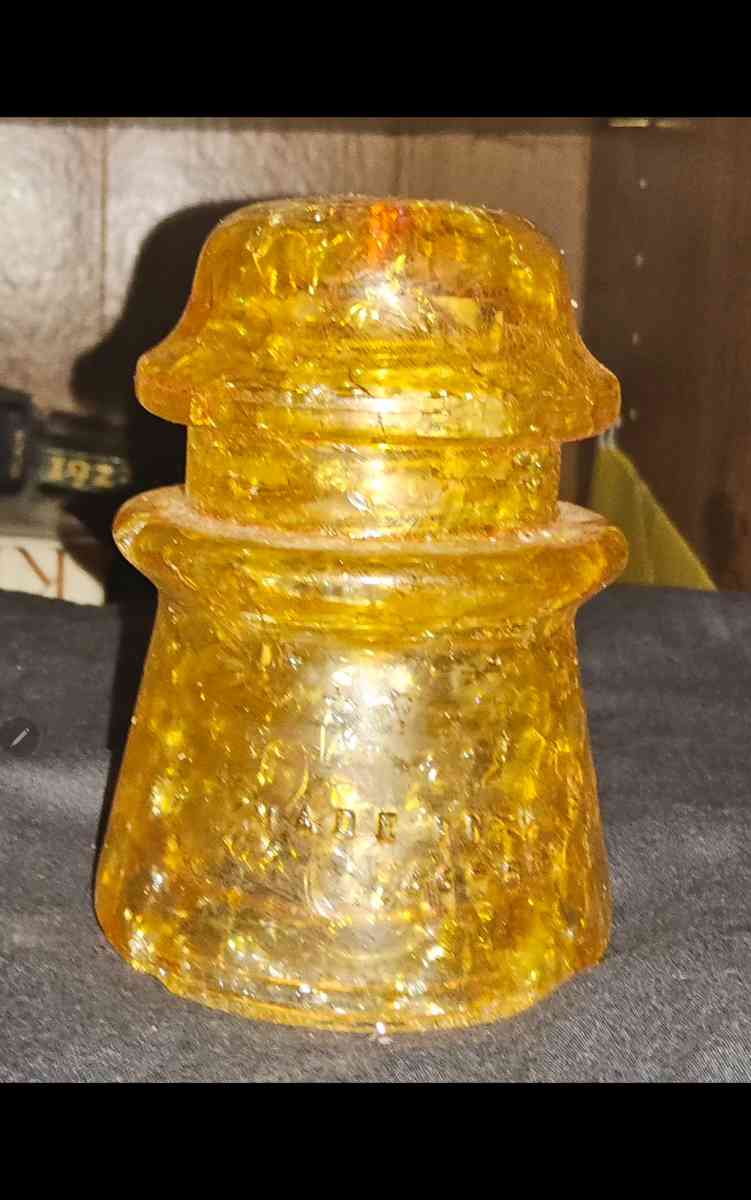 Hemingray 17 Yellow crackled glass insulator