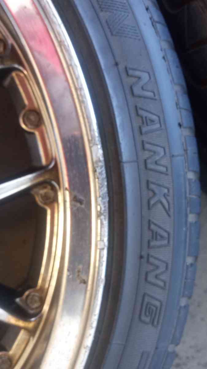 the 2 tires rims R18 sport