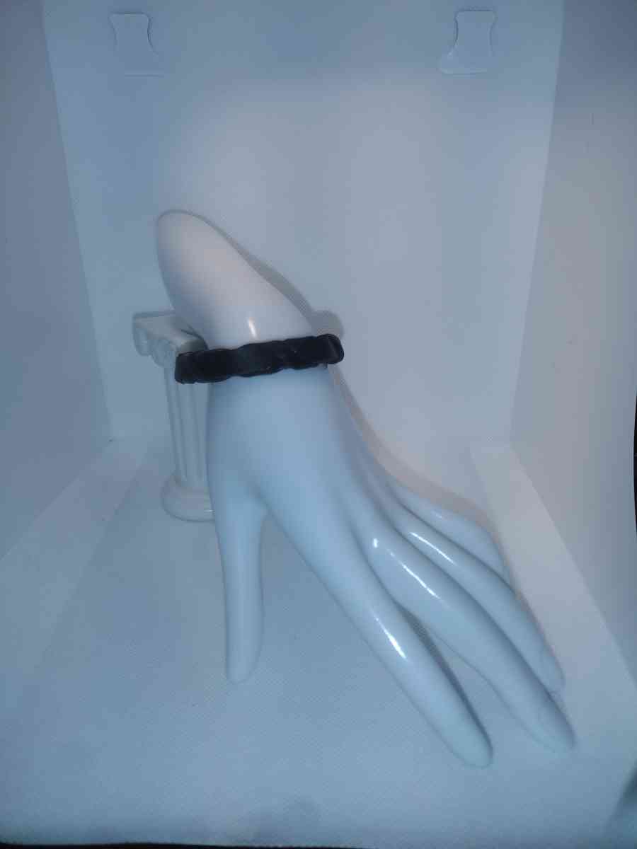 Faux Leather Bracelet criss cross black