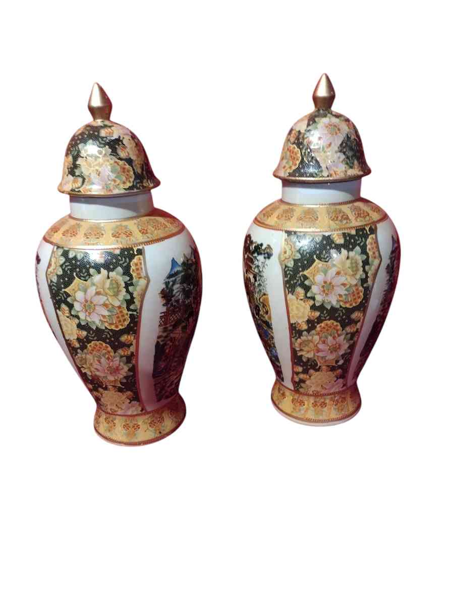 pair of large beautiful Chinese or Japanese vases