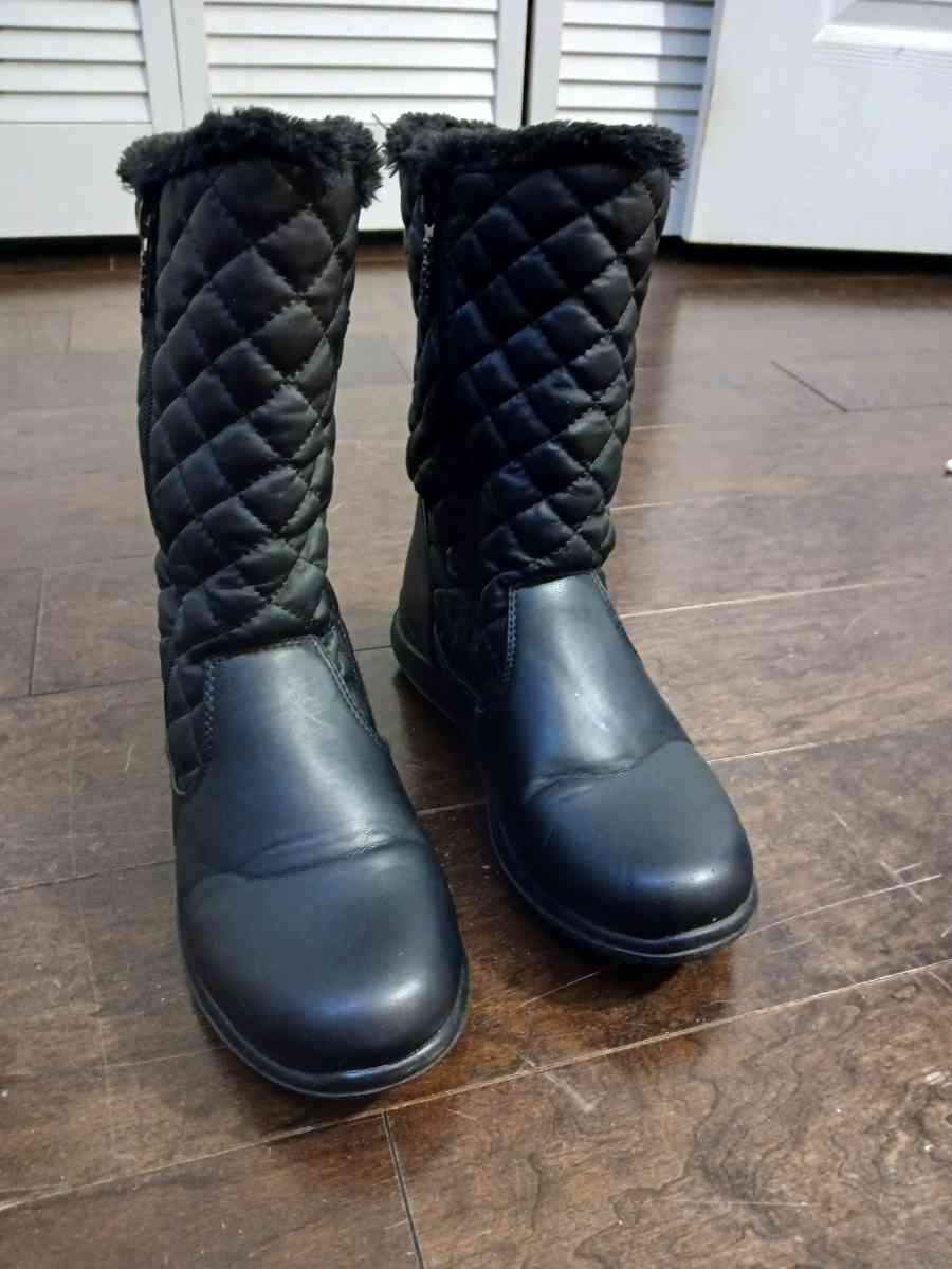 Totes Snow boots for women size 8m