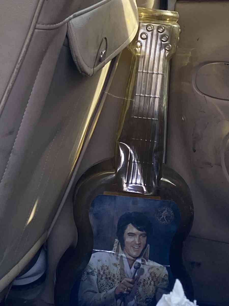 Elvis change container