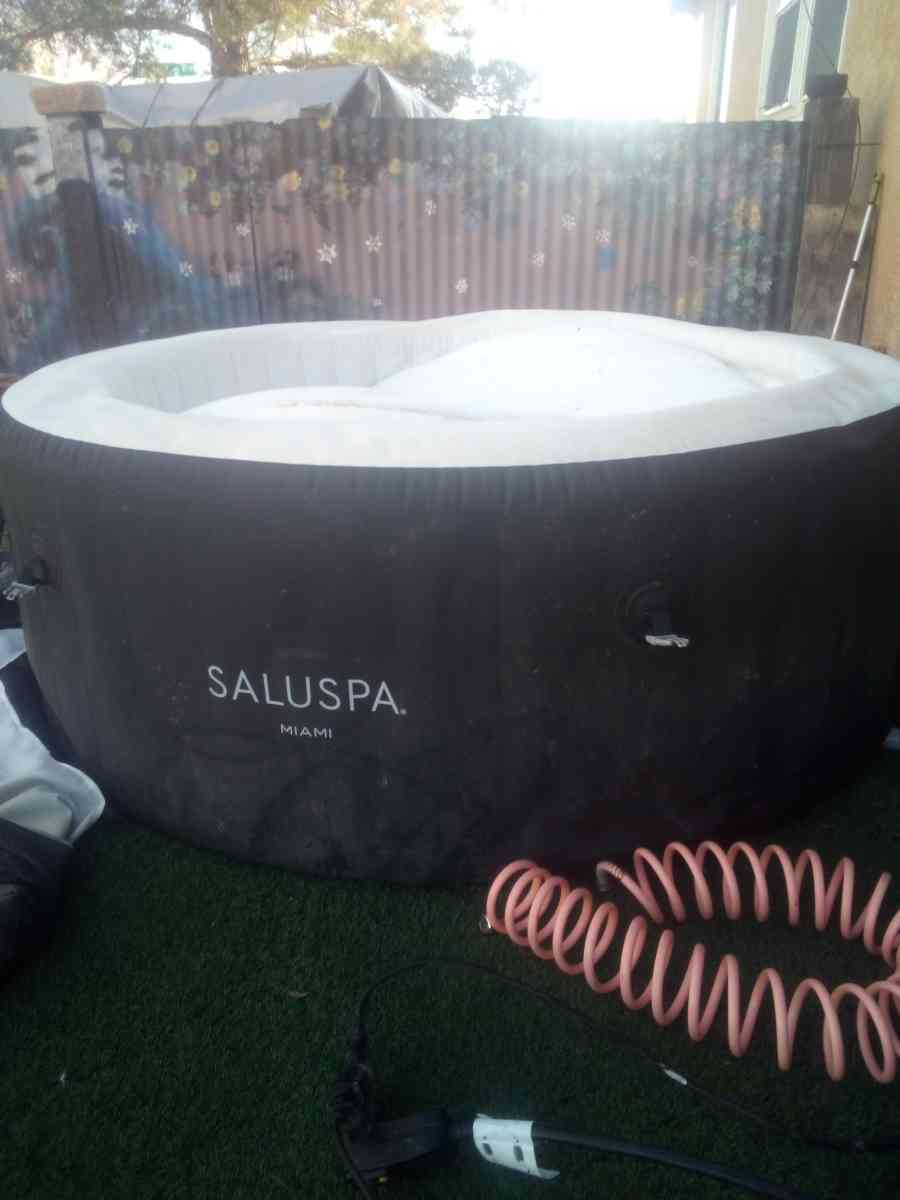 SaluSpa inflatable Hot tub