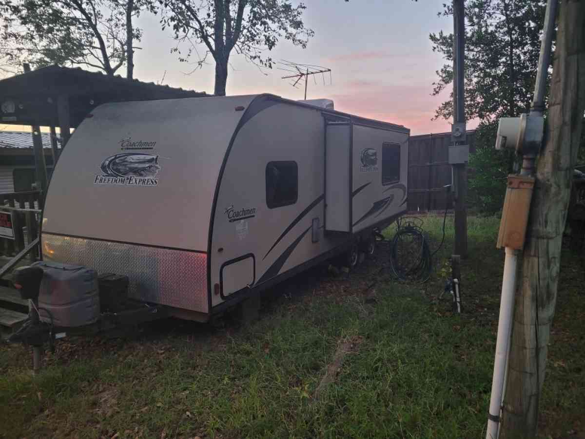 2014 Coachman Freedom Express 246rks RV