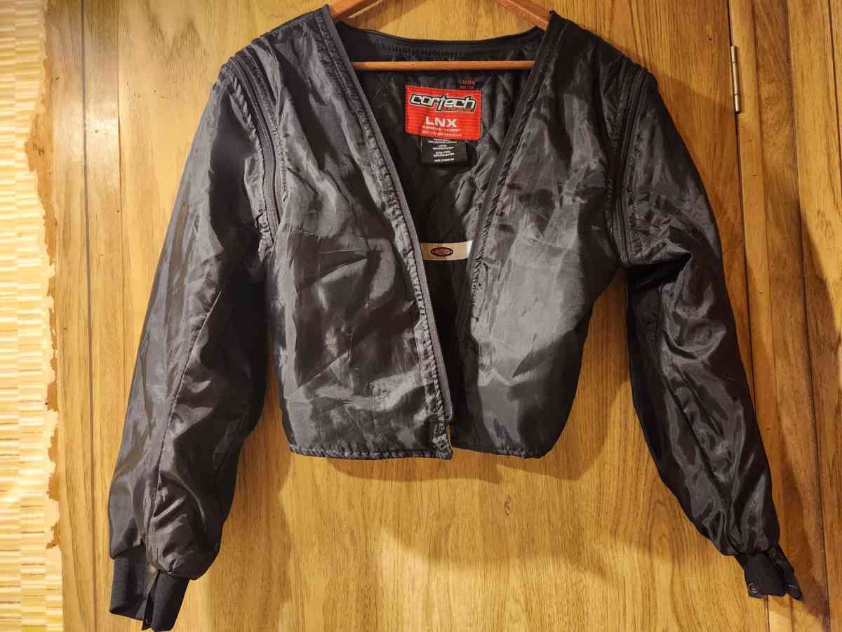 cortech LNX white with emerald coloring on sleeves