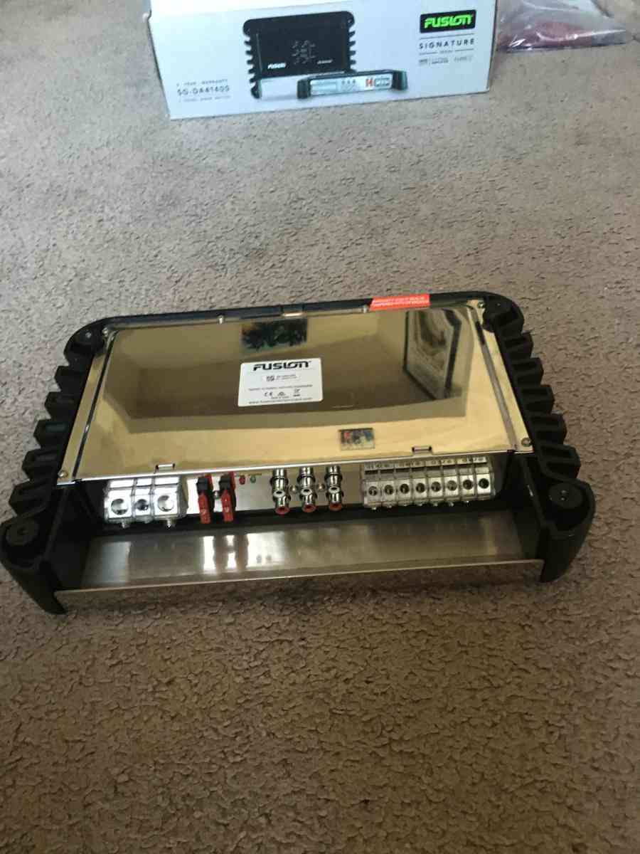 Brand new Fusion Amp 4 channel 1400 watt