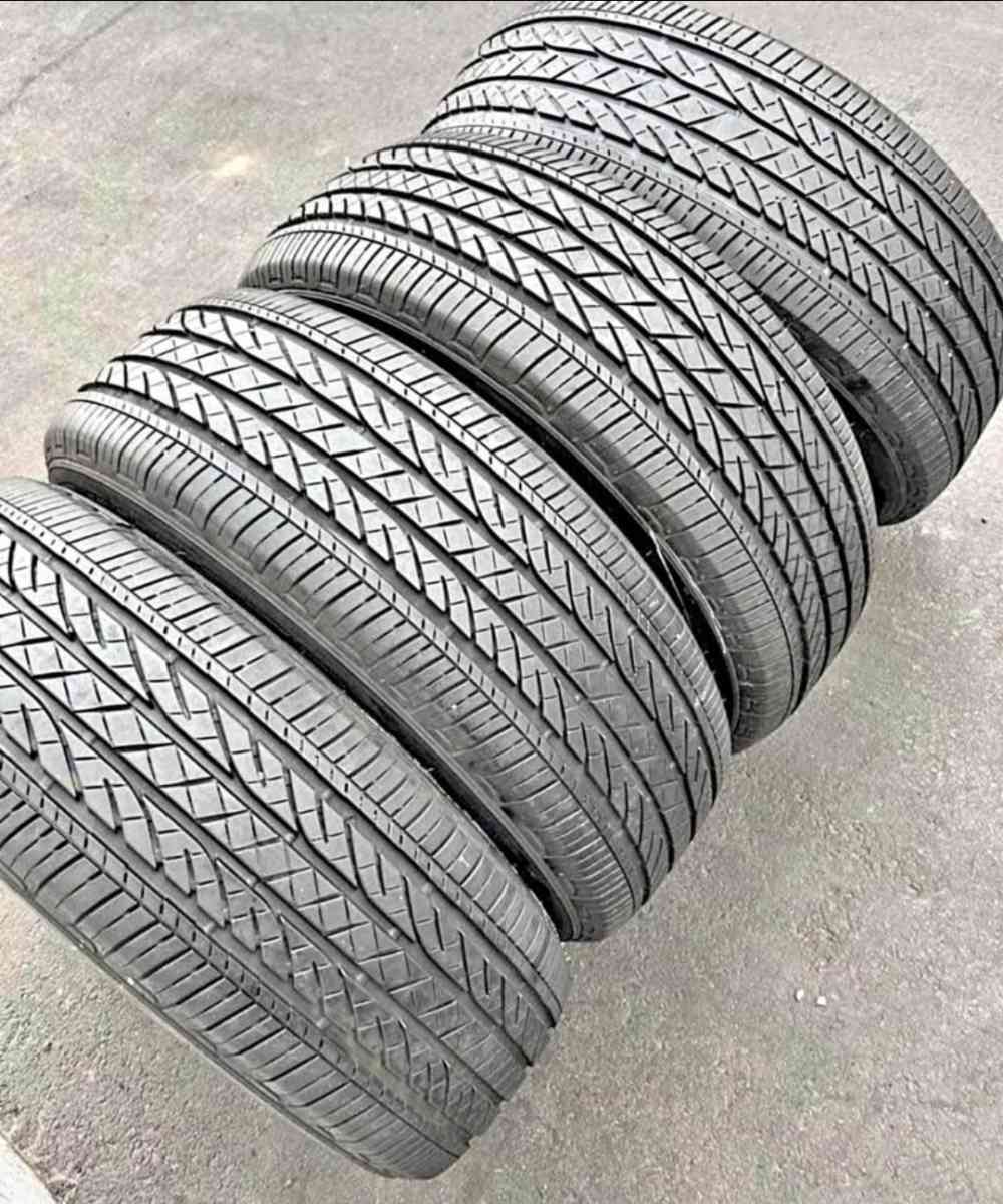 215 55 R18 tires con 80 de vida las 4 de la marca Firestone