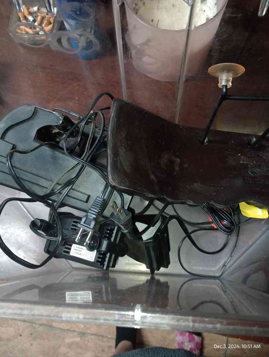 5 GALLON FISH TANK WITH COLOR CHANGING LED LIGHTS