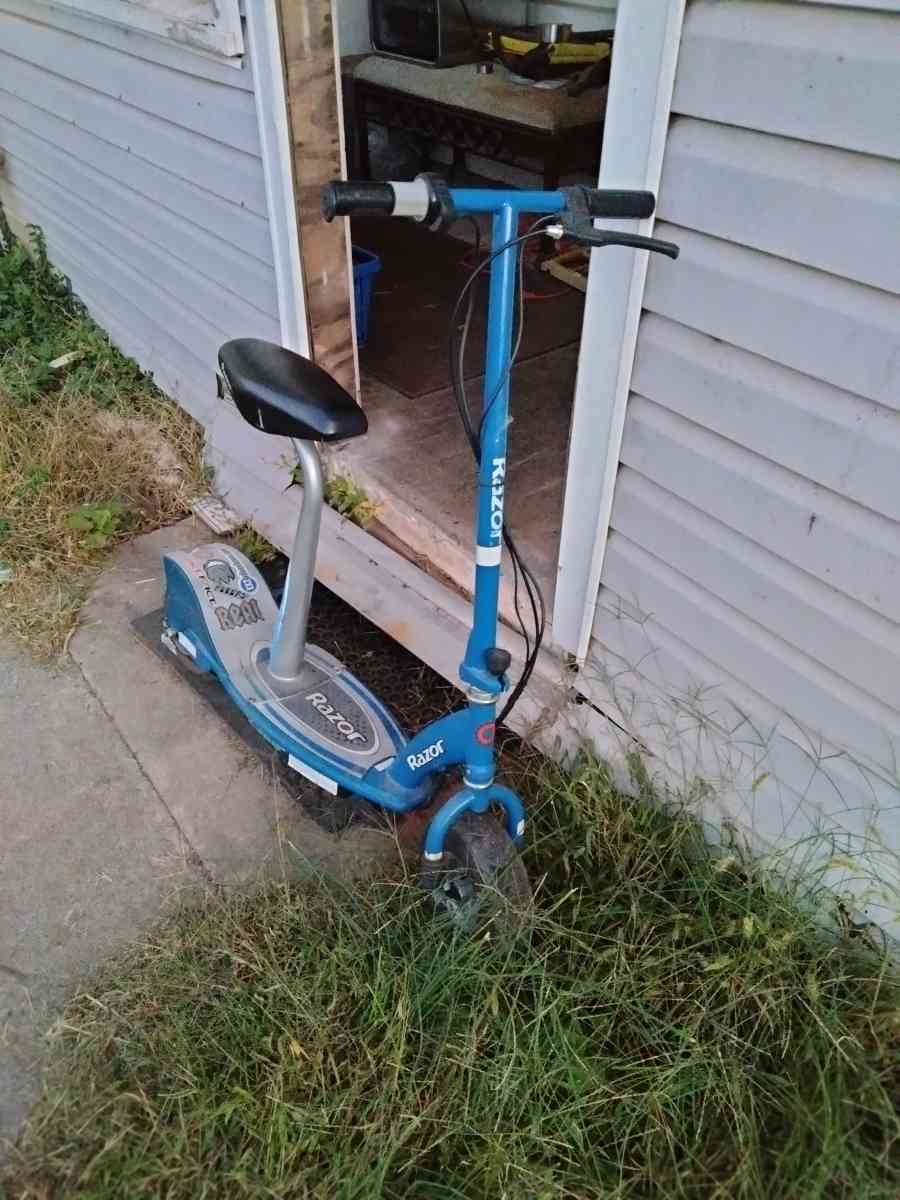 seated razor scooter e300