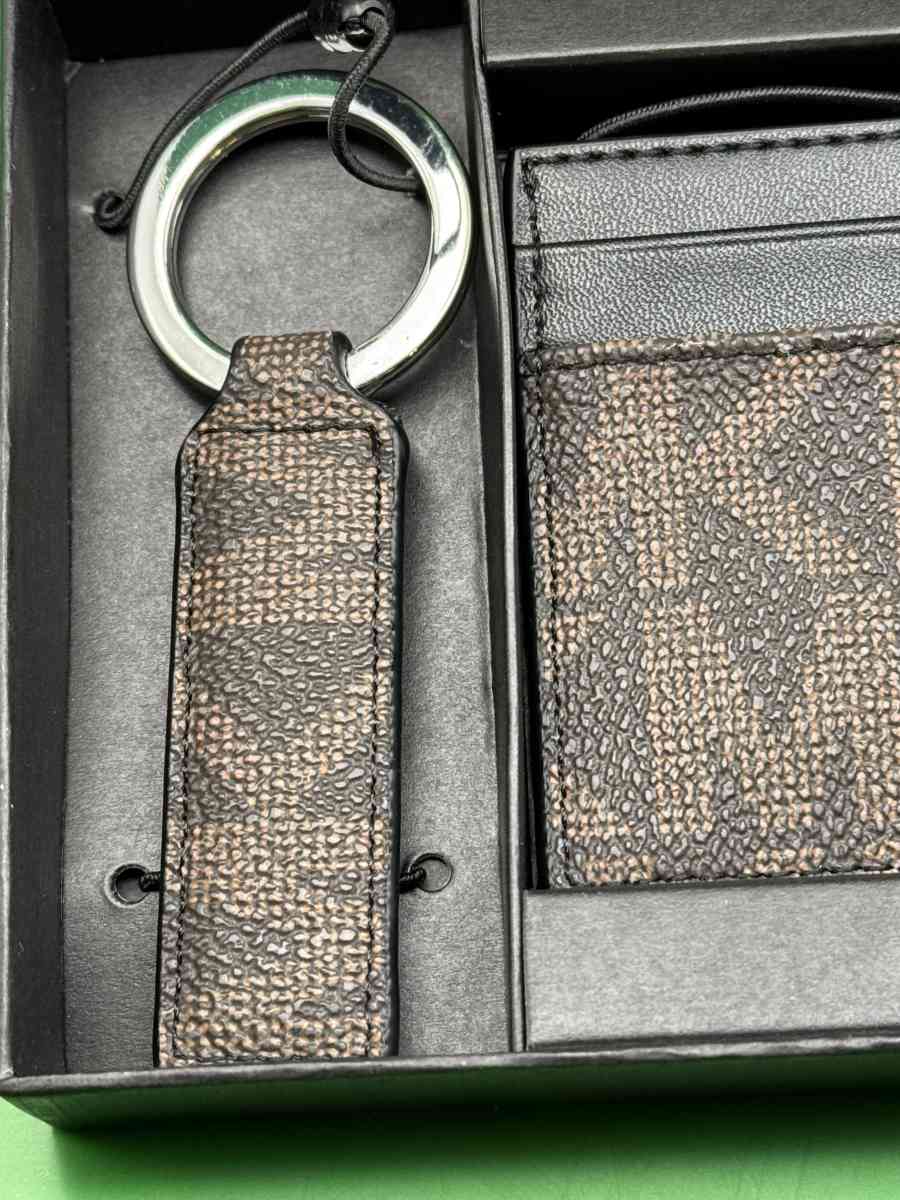 2042HPSR New Brown  Black Michael Kors Slim Holder With Key