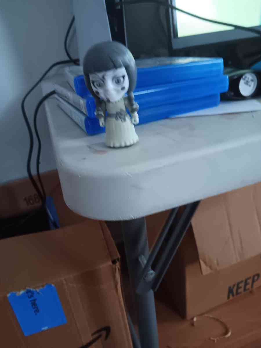 lost stand white Annabelle horror mini figure good condition