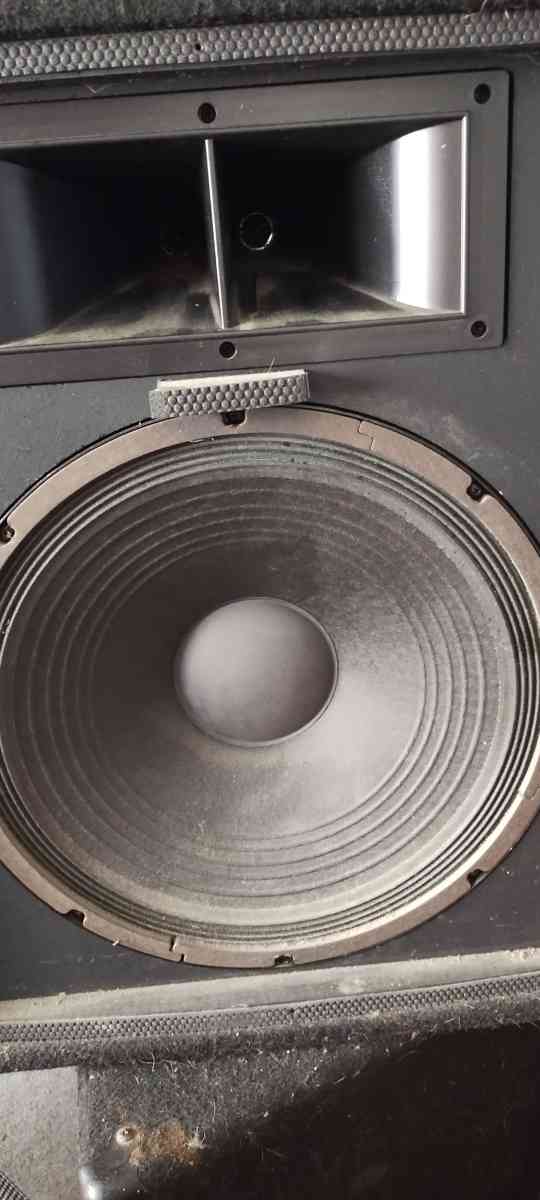 Pair of Fender 115xp powered speakera