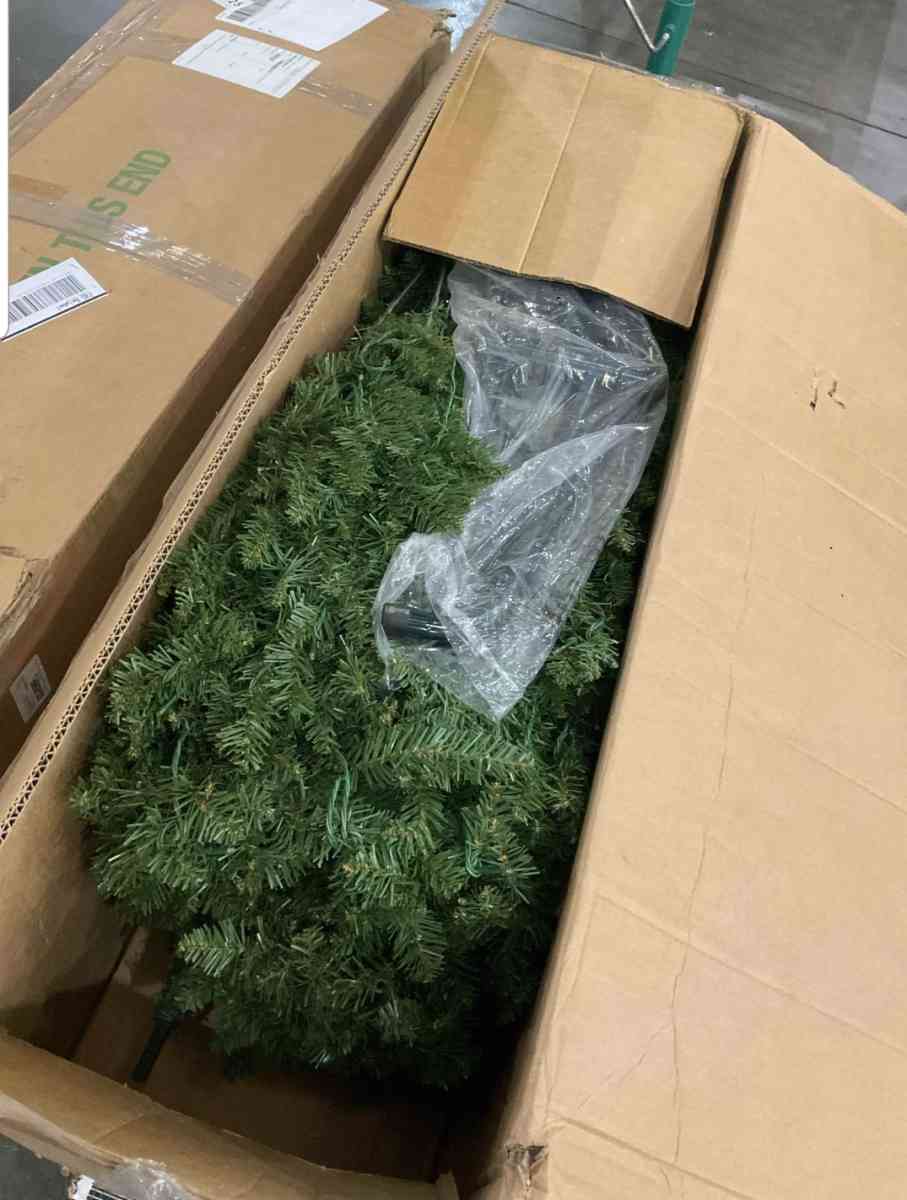 12 ft Slim Christmas tree cashmere with 1100 Led lights