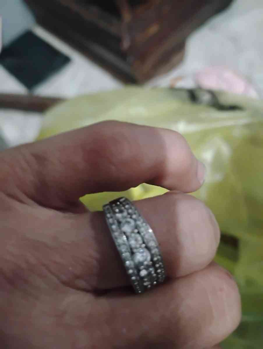 anniversary ring size 7 matches the wedding set I have here