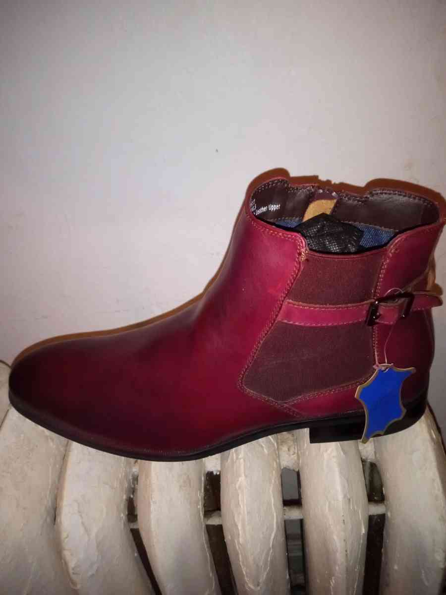 SELLING MY BRAND NEW NEVER USED LA MILANO BURGUNDY SHOES