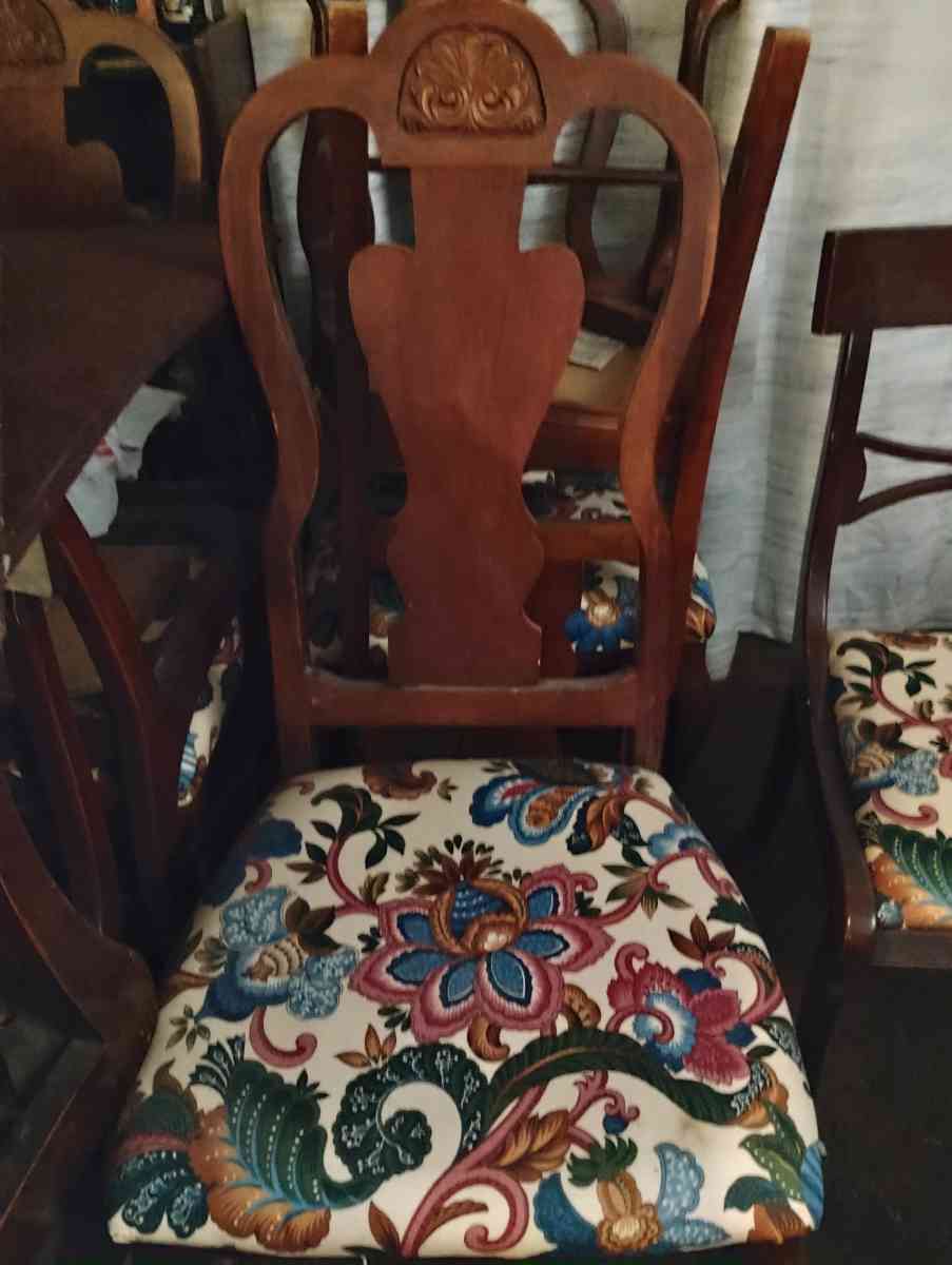 dining room table and chairs from 1940 to 1960