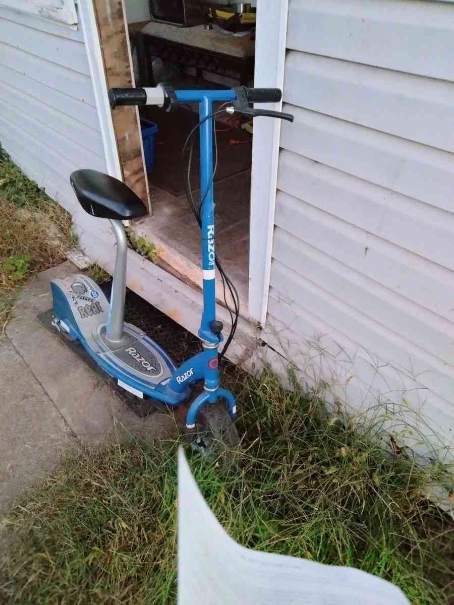 seated razor scooter e300