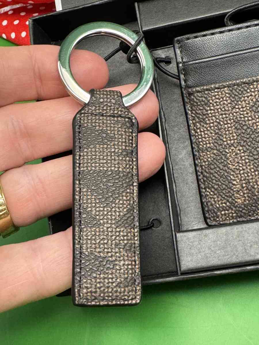 2042HPSR New Brown  Black Michael Kors Slim Holder With Key