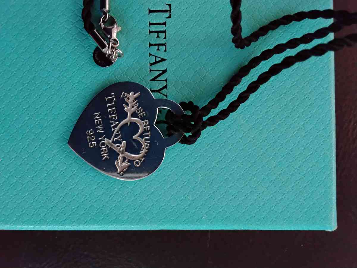 AUTHENTIC TIFFANY NECKLACE