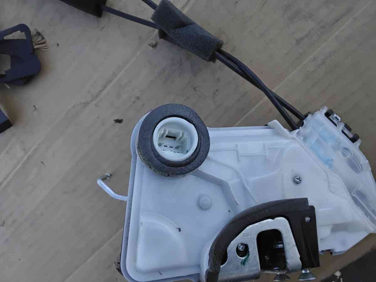 2018 Honda Civic Left Front Door Power Handles Like New