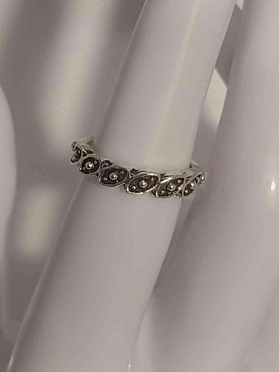 Silver Leaflet Ring
