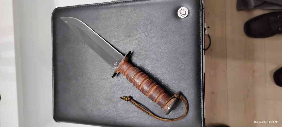 Commemorative 1992 USMC KaBar Fixed Blade Knife with Sheath