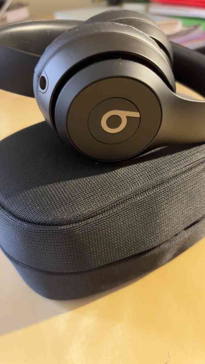 Beats by Dre Wireless Bluetooth Headphones