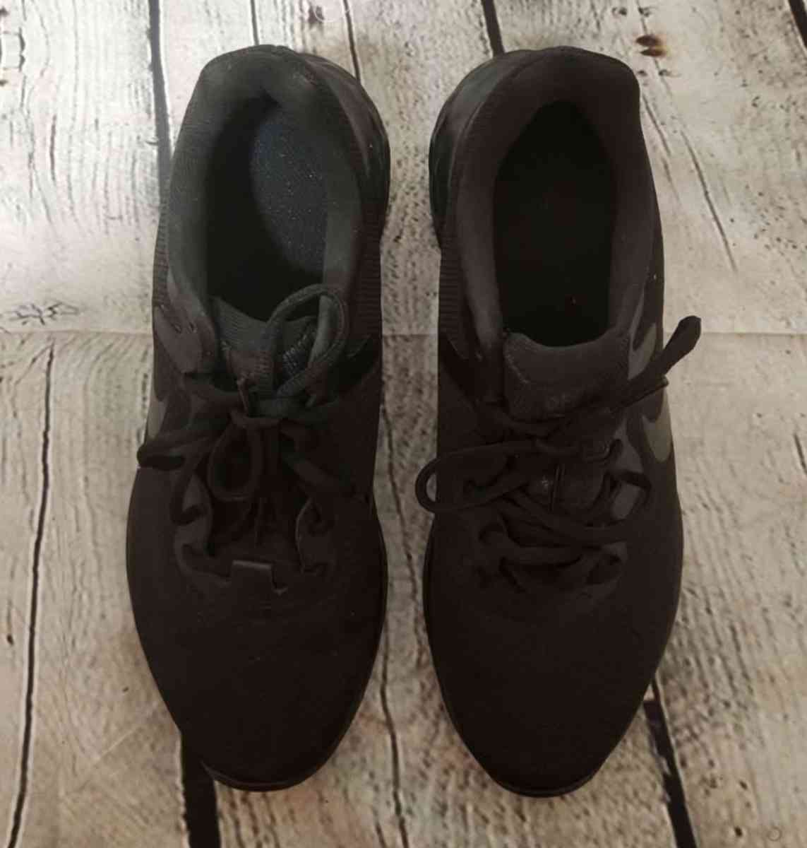 Size 85 Womens Nike Black Shoes