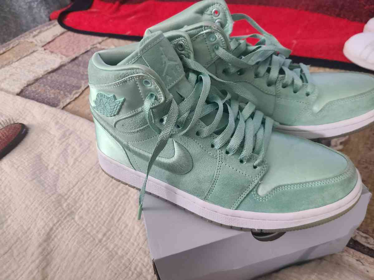Jordan 1 Retro High Season of Her Mint Foam