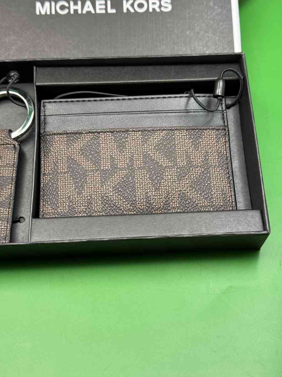 2042HPSR New Brown  Black Michael Kors Slim Holder With Key