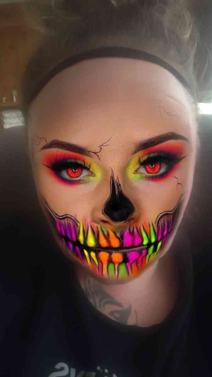 cut color style peddie Mannie brows lashes acrylics makeup