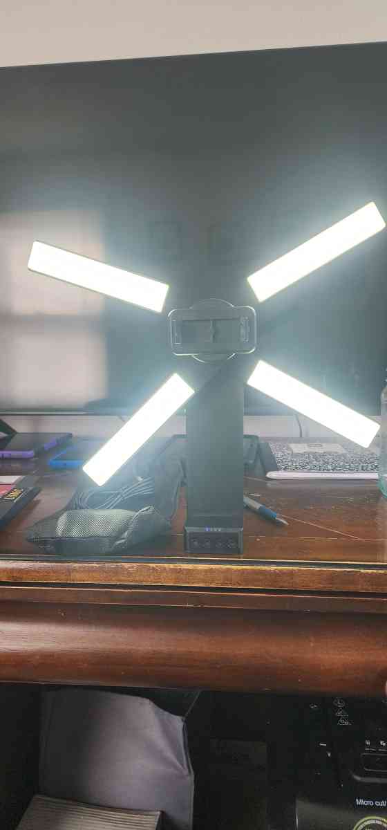 a light that you put your cell phone in to make videos