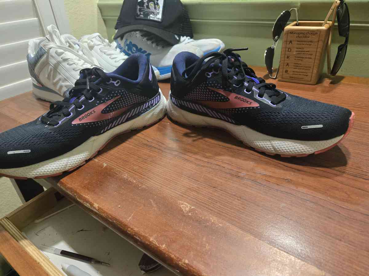 5 pair of womens shoes  Michael Kohrs are brand new