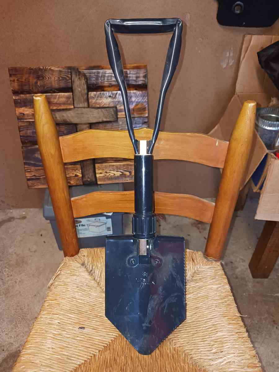 Wren foldable shovel