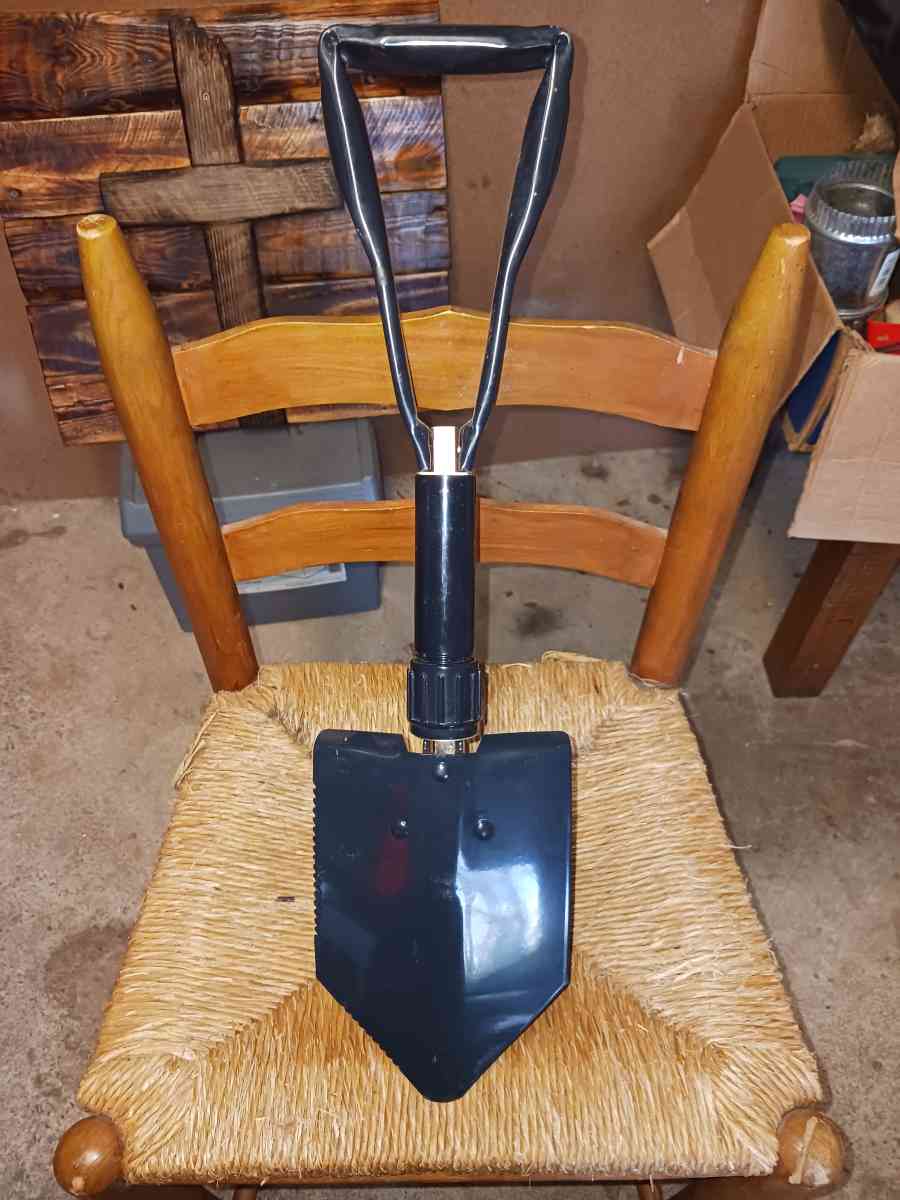 Wren foldable shovel