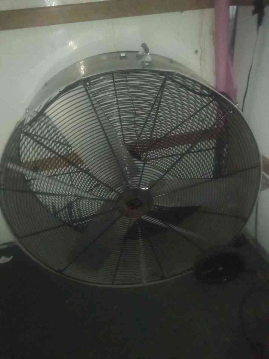 48inch fan and a microwave
