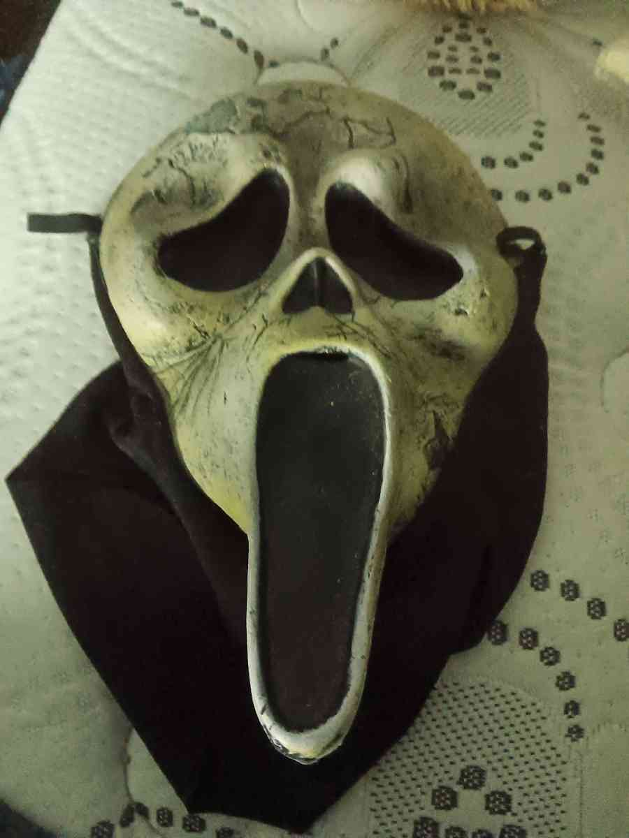 scream 6 ghostface mask good condition